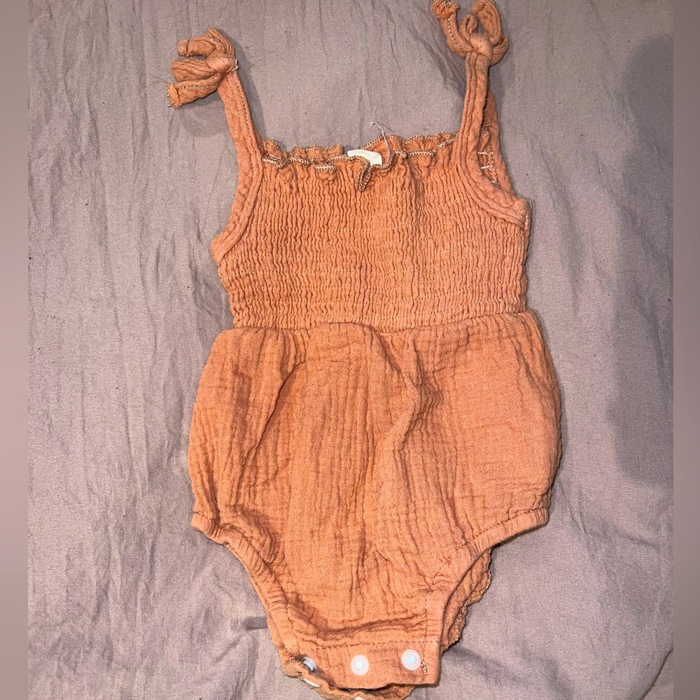Dusty pink baby girl body suit